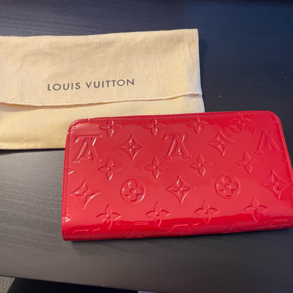 Louis Vuitton Monogram Vernis Red Patent Wallet zippy. Comes with dust bag.